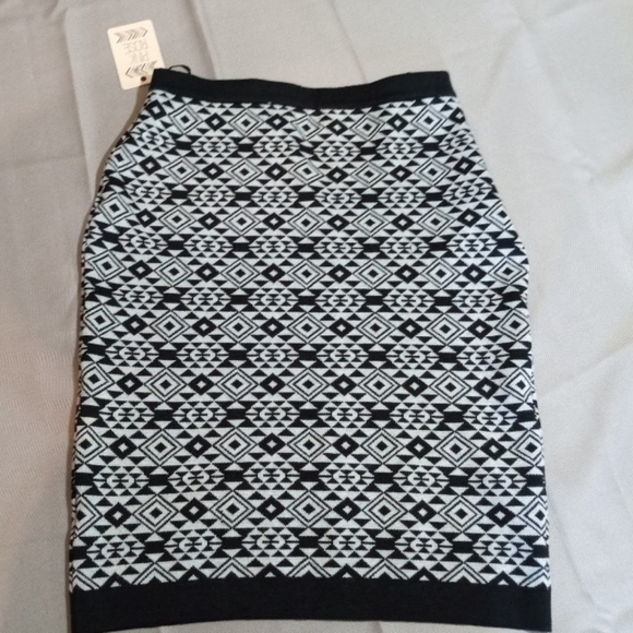 Pink Rose Tribal Knit Pencil Skirt 🌿 Size Small - Picture 2 of 9